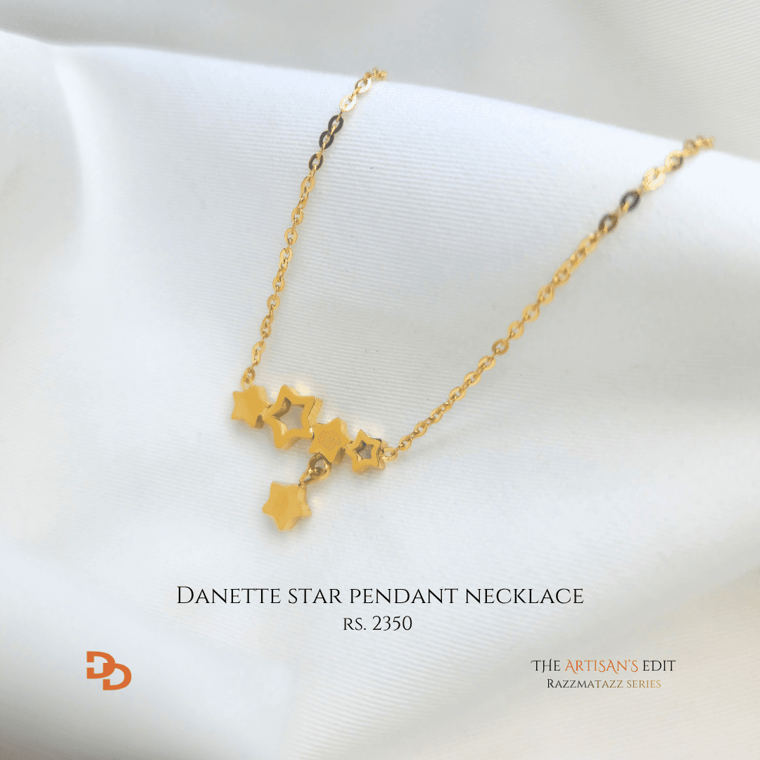 Dina pendant necklace 