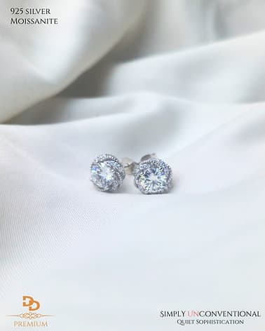 Twisted knot moissanite stud